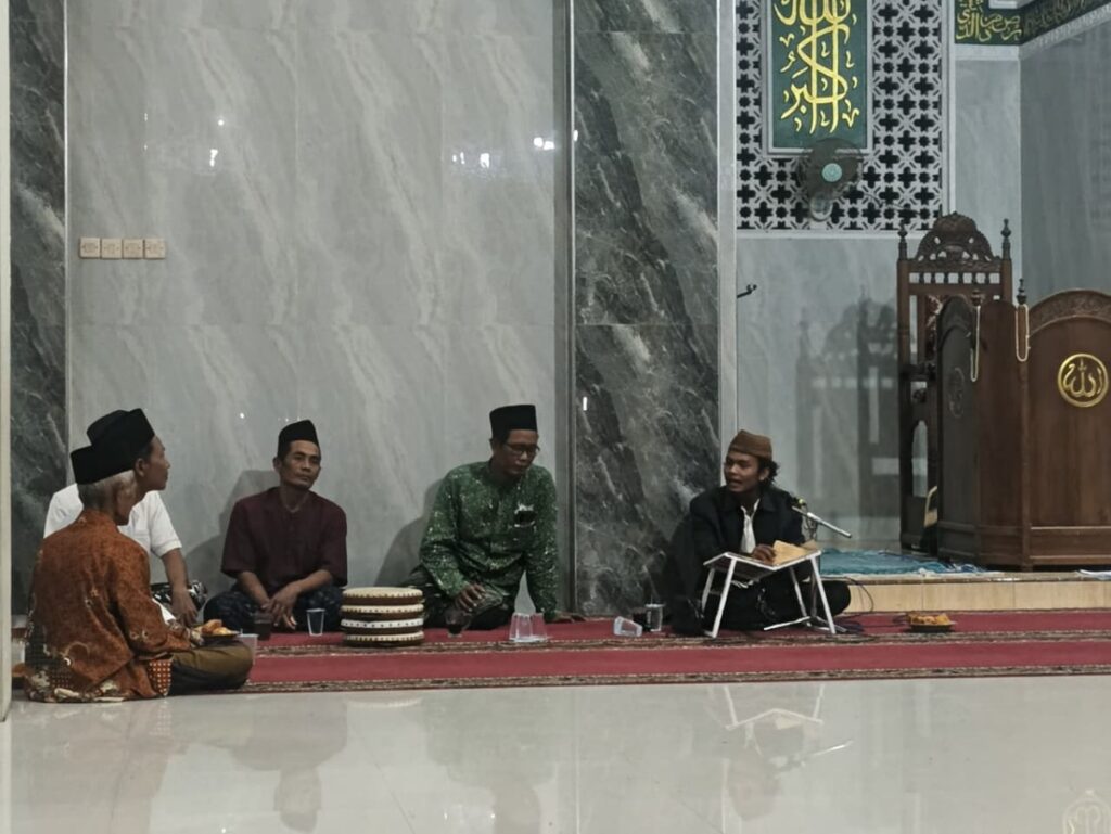 Strengthening NU Identity, IPNU-IPPNU PK Ma’had Aly Holds Akhyar Kifayatul Akhyar Study in the Community