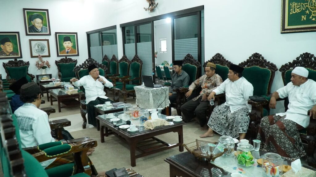 The Turats Tebuireng Team Reports Findings of Manuscripts and Tahqiq Books to Kiai Kikin