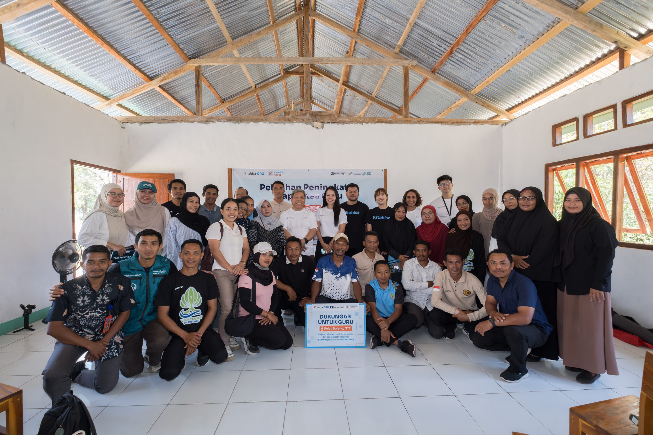 Program Teach4Hope Perkuat Kapasitas Guru di Pulau Boleng, NTT