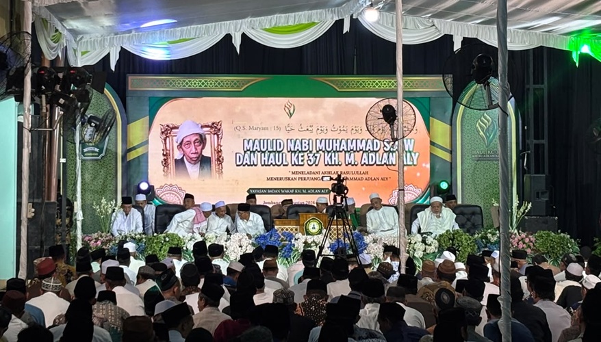 Pesantren Walisongo Cukir Gelar Maulid Nabi dan Haul ke-37 KH. Adlan Aly
