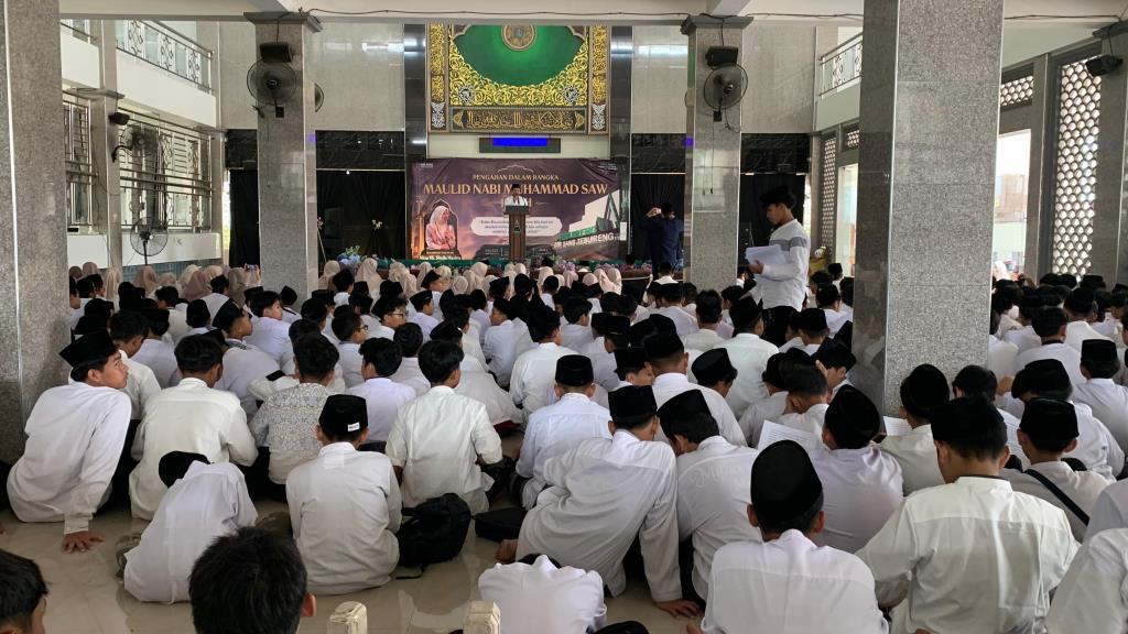 Lewat Maulid Nabi, SMP Sains Tebuireng Ajak Siswa Renungkan Layak Tidaknya Dicintai Rasulullah